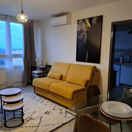 A Avec Balcon Et Climatisation 47 M² Nîmes